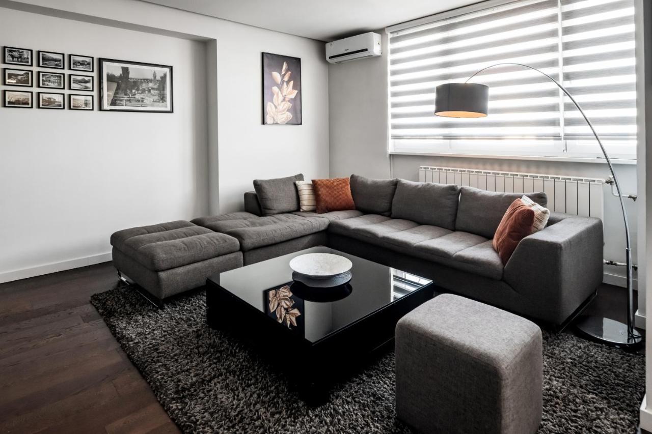 2 Bedroom Penthouse In Center, Free Parking Apartment *