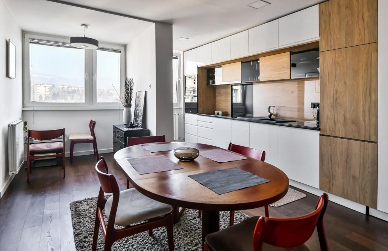 2 Bedroom Penthouse In Center, Free Parking Apartment