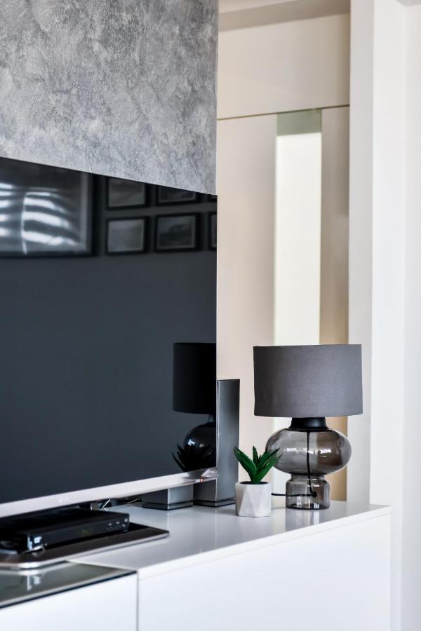 2 Bedroom Penthouse In Center, Free Parking